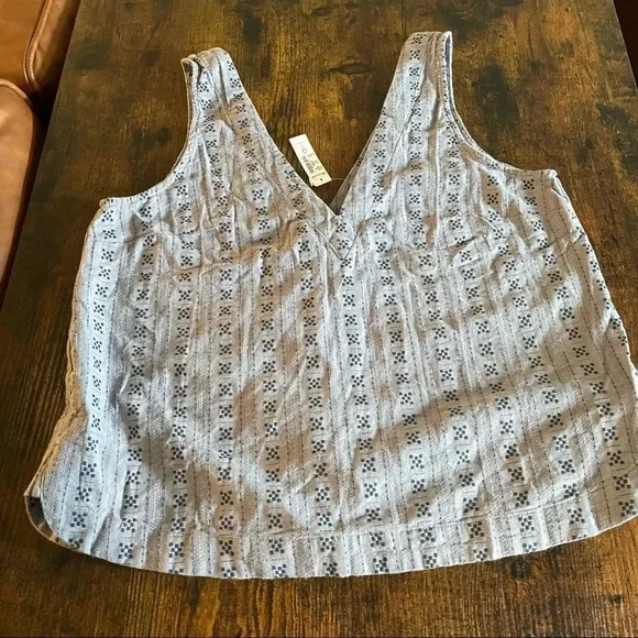 Jacquard Stripe V-Neck Button Back Sleeveless Top - Picture 5 of 10